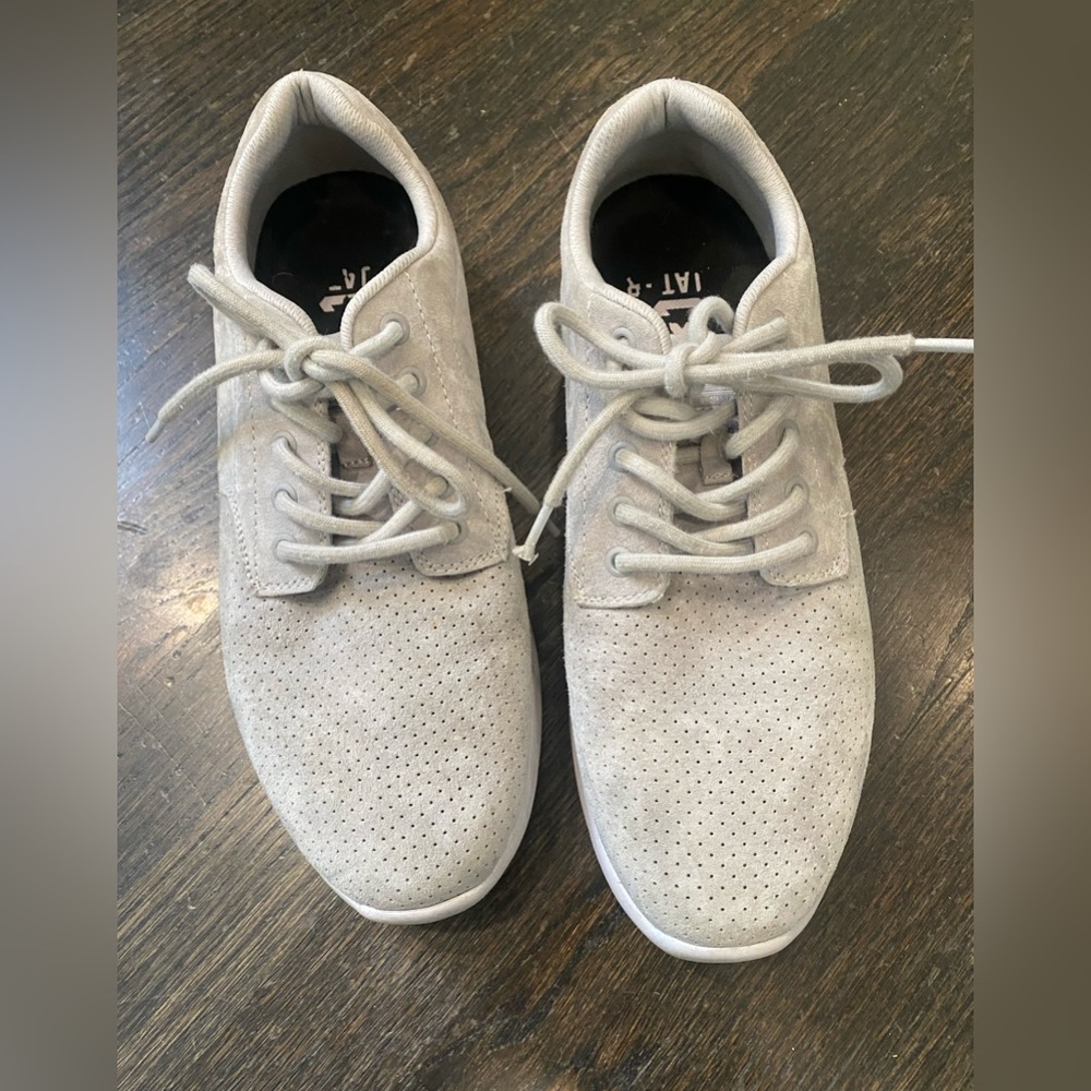 Men’s  Travis Mathew. Cuator shoes.   Only worn in house!!!!